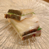 鮨よしかわ 麻布十番 - 鰆スモーククリームチーズ柚子胡椒と大葉サンド