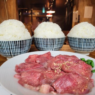 Leave the cost and quality of Yakiniku (Grilled meat) directly managed by a meat wholesaler to Ozeki!