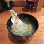 魚虎 - まかないのトラフグの汁物をいただく