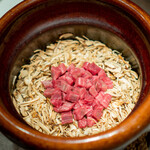 USHIGORO S. - 厳選部位と松茸の土鍋ご飯