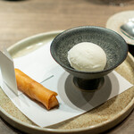 USHIGORO S. - さつまいもパートフィロと塩ミルクアイス