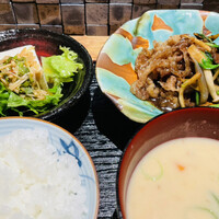 北新地 つきしろ - 黒毛和牛のすき焼き定食 北新地 つきしろ - 黒毛和牛のすき焼き定食