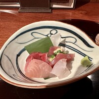 四季の蔵 右近 本店 - 本まぐろ 　天然ぶり 　かつお 　平目