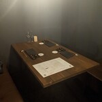 炭火焼鳥さかもり - テーブル席