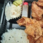 とりふじ - 塩ダレが塩から揚げに付いてきます