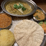 エリックサウス - 季節のカレー、サーモンは絶品！ココナッツがいい。