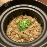 淡路島と喰らえ - 根菜とそぼろの炊き込みご飯