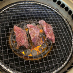 マルキ精肉 - まんぷくハラミ定食（250g）サラダ、ナムル、キムチ付き
            ご飯、スープお代わり自由
            1628円