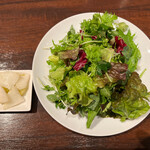 Nihombashi Nikutomo - おかわり自由のサラダ