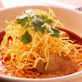 Curry Ramen "Khao Soi" is recommended for lunch as well as for finishing.