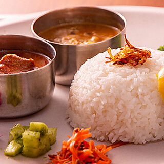 南インド出身のシェフが作る特製カレーをご堪能ください