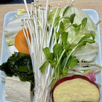 Hitori Shabushabu Nanadaime Matsugorou - 根菜類やキノコに豆苗など