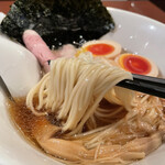 酒肴場 屯 - 三河屋製麺の細ストレートはしなやかながしっかりしたコシ