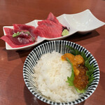 酒肴場 屯 - 大間のまぐろに土鍋で炊いた青天の霹靂。塩うに、イクラまでついて¥800は破格というか原価割れ