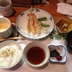 旬彩　風樺 - お昼の日替わり。海老とキスと舞茸とししとうの天ぷら。
