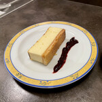 ブラッスリー・レカン・キャフェスペース - チーズケーキ 600円　食べ応えありつつも重すぎず、おやつタイムにピッタリでした