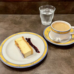 ブラッスリー・レカン・キャフェスペース - コーヒーとチーズケーキ
