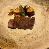 森の鉄板ダイニング まるやま苑 - はちみつ牛 キメ細かいサシ◎ 塩で頂きましょう