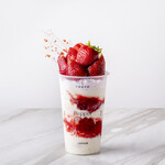 Pepper PARLOR - いちごたっぷりプレミアムバニラシェイク