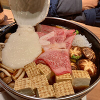 肉と日本酒いぶり 有楽町店 - なんと、長芋をかけます