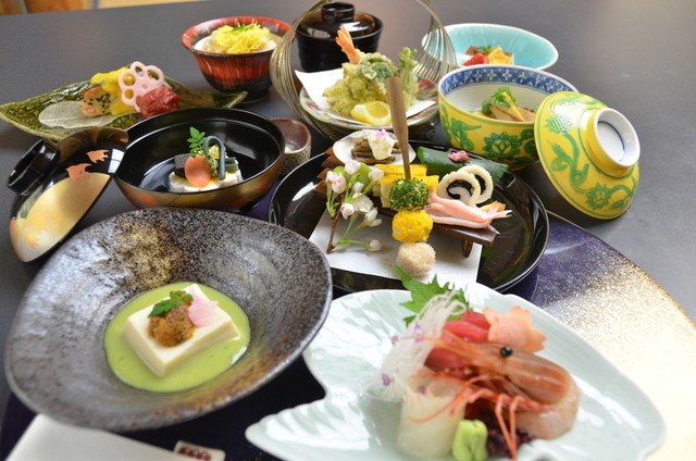 升冨 しのぶ野 - 美術館図書館前（日本料理）の写真