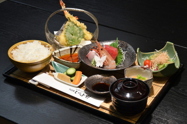 升冨 しのぶ野 - 美術館図書館前（日本料理）の写真