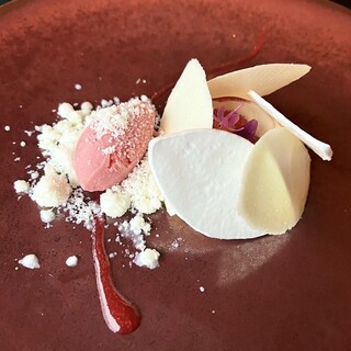 季節のデザートにメッセージを添えてご演出