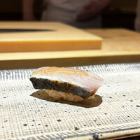 鮨 西崎 - この鰆、脂ノリノリ抜群です！
                    この甘さは、インパクトありますねぇ♪