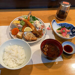 錦 - ご飯はお代わり出来ます。利尻昆布と本鰹枯れ節出汁の赤だし