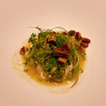 カンテサンス - 白子の冷製仕立てです。青唐辛子のピクルスがタイの香りを誘います。結構、ラッコには辛かった