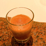 カンテサンス - 温かいスープです。中身は丹波栗 、グアンチャーレ（豚の頬肉の塩漬け）とホウレン草です