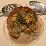 カンテサンス - ヴォルオーヴァンを崩したところ。すべての混ぜ混ぜしていただきました