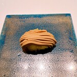 カンテサンス - 底はチュロス。焼き芋と黒糖クリームがサンド