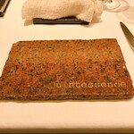 カンテサンス - 前菜を置く水平のお皿です