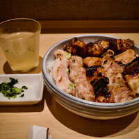 伊勢廣 京橋本店 - ●６本丼