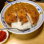 Minoya - ●カツカレーライス　小　960円（大は980円）
      注文時に「並は多いよ！」
      とおばちゃんの店員さんがにこやかに話されて
      職人さんは小にしたけれど、、、
      
      どんぶりにはガッツリ普通以上の量がある？（笑）