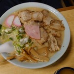 Minoya - ●豚骨ラーメン　820円