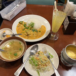タイ王国料理 クンメー1 - シーフードパッポンカリーセット