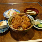 ひょうたん茶屋 - 「ひょうたん茶屋」の「ヒレソース丼セット」