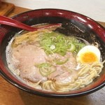 ラーメン 八卦 - 豚スープ(豚骨)¥680