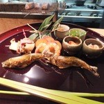 梶川 - 八寸；鮎、蛸、鮑、鴨、サーモンの寿司、など