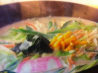 h Tokutoku - ■野菜いっぱいうどん とんこつベースに、タマネギ、ニンジン、キャベツの野菜がいっぱい。 ヘルシーで女性にも大人気です！