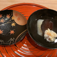馬車道 大かわ - お椀: むかごの真薯　天蕪　貝柱(蓋裏の紅葉がきれいです)