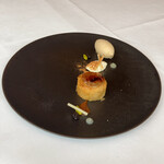 シェ・コーベ - アップルパイとアールグレイのアイス。パティシエらしきチャーミングな女性店員のC子さんが料理説明してくれた。そして、今まで食べたアップルパイの中で1番美味くて、しかも、なかなかのパイ♡だった。