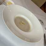 シェ・コーベ - 和栗のスープは食感が滑らかなエスプーマで、ブイヨンがしっかりしているのか淡白な食材なのに奥深いコクがある、晩秋を彩るスープだった。