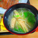 お食事処 河童 - 日替わりワンコインランチ・豚肉ロース黒胡椒焼き定食　５００円（税込）の味噌汁のアップ【２０２２年１１月】