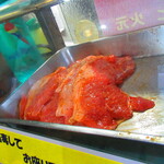 お食事処 河童 - クーラー内の、大きな豚肉のロース肉とメンチカツ【２０２２年１１月】