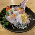 かもめ食堂 - 刺し身の盛合せ