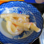 お食事処 河童 - 日替わりワンコインランチ・豚肉ロース黒胡椒焼き定食　５００円（税込）のマカサラのアップ【２０２２年１１月】