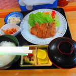 お食事処 河童 - 日替わりワンコインランチ・豚肉ロース黒胡椒焼き定食　５００円（税込）デフォ【２０２２年１１月】